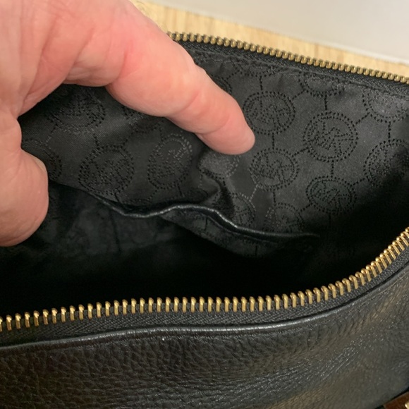 Michael Kors Black pebbled leather bag with metal monogram - Picture 10 of 10